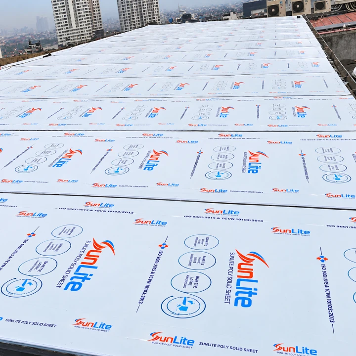 Bề mặt mái lợp tấm SUNLITE