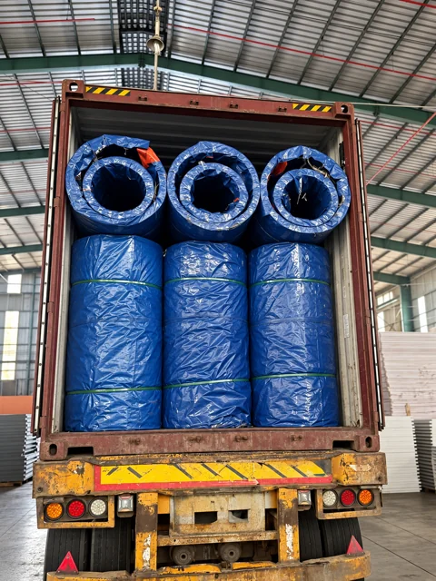 Hàng Polycarbonate trong container