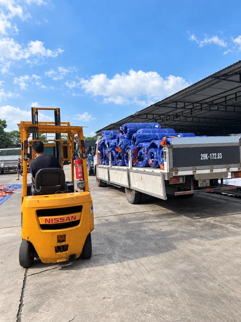 Phối hợp xe nâng và xe tải