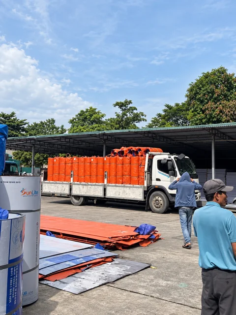 Xe tải chở hàng Polycarbonate