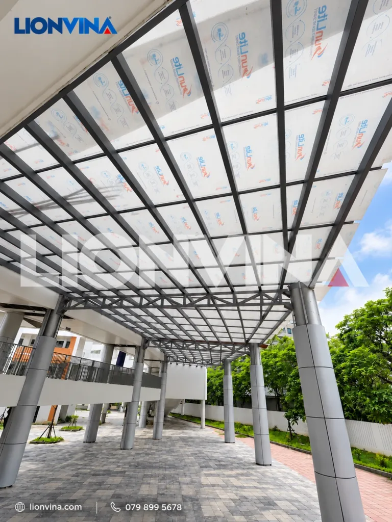 Support frame and underside of SUNLITE roofing along a walkway, with LIONVINA branding